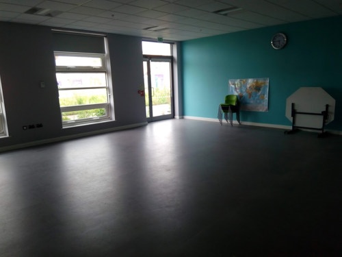 This is a classroom sized room with windows down one side.