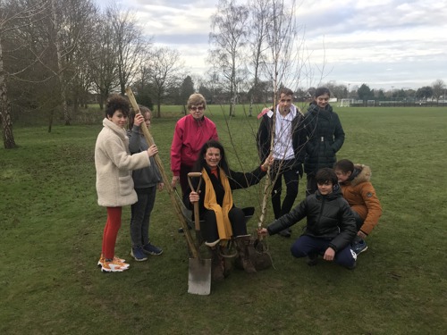 Cllr Bridget Smith with Gill Ward from Fulbourn Parish Council and children from the Landmark School in Fulbourn. Together they are planting a new tree