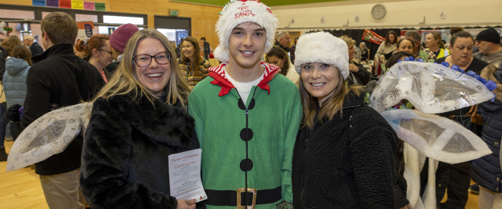 Christmas Market attracts crowds to Cambourne!
