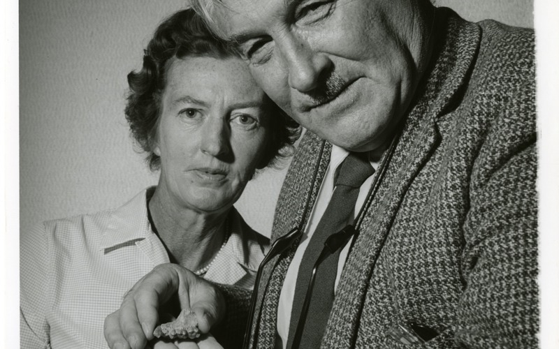 LOUIS LEAKEY WITH WIFE MARY LEAKEY.jpg